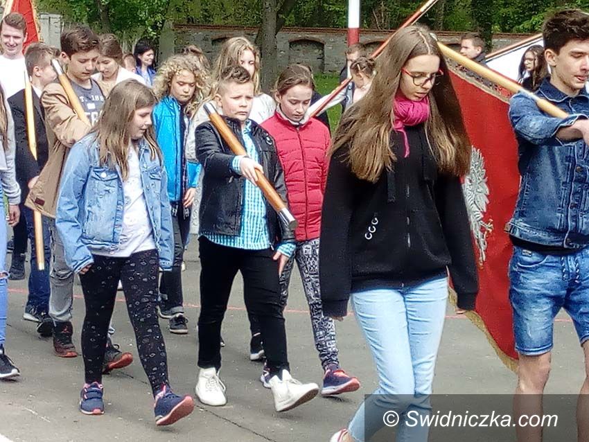 Strzelce: Certyfikat uczestnictwa w szkoleniu pocztów sztandarowych dla Szkoły Podstawowej im. K. K. Baczyńskiego w Strzelcach