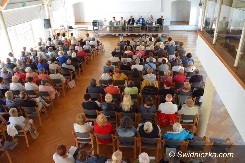 Krzyżowa: „Wzorowy Senior” w Krzyżowej – funkcjonariusz świdnickiej komendy rozmawiał z seniorami na temat zagrożeń