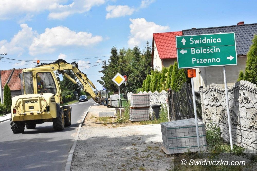 Gmina Świdnica: Nowe chodniki w gminie Świdnica
