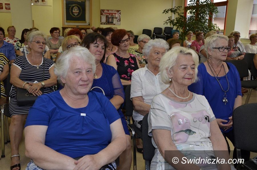 Żarów: Studenci UTW udają się na zasłużone wakacje