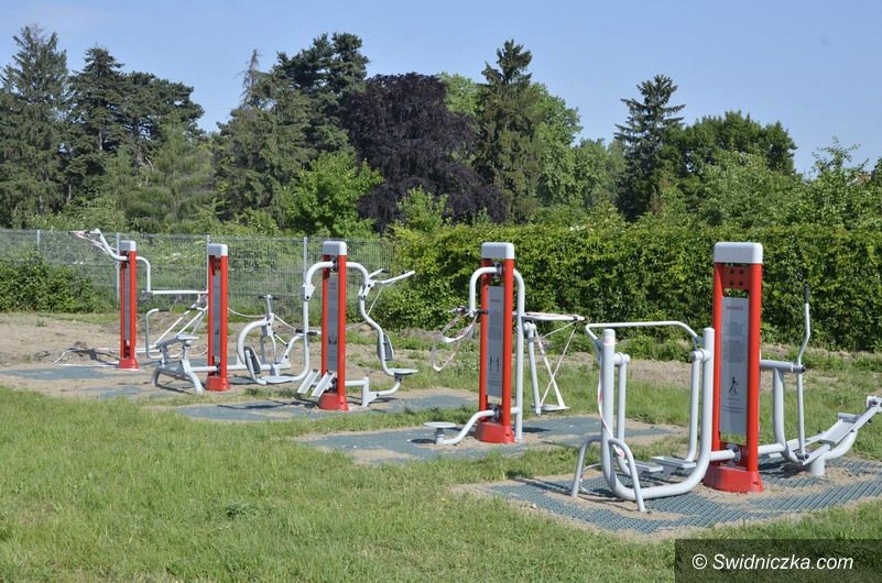 Żarów: Siłownia i plac zabaw przy szkole