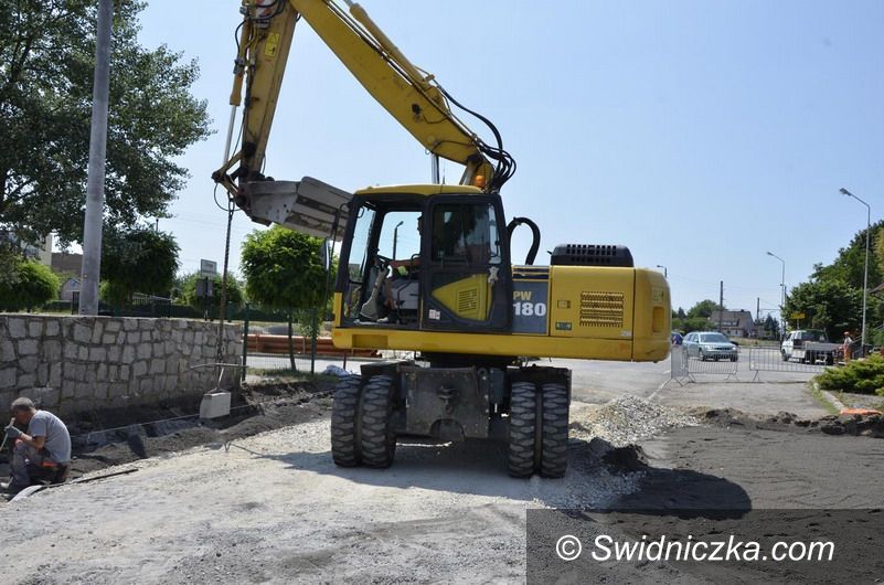 Żarów: Ulica Dworcowa w remoncie