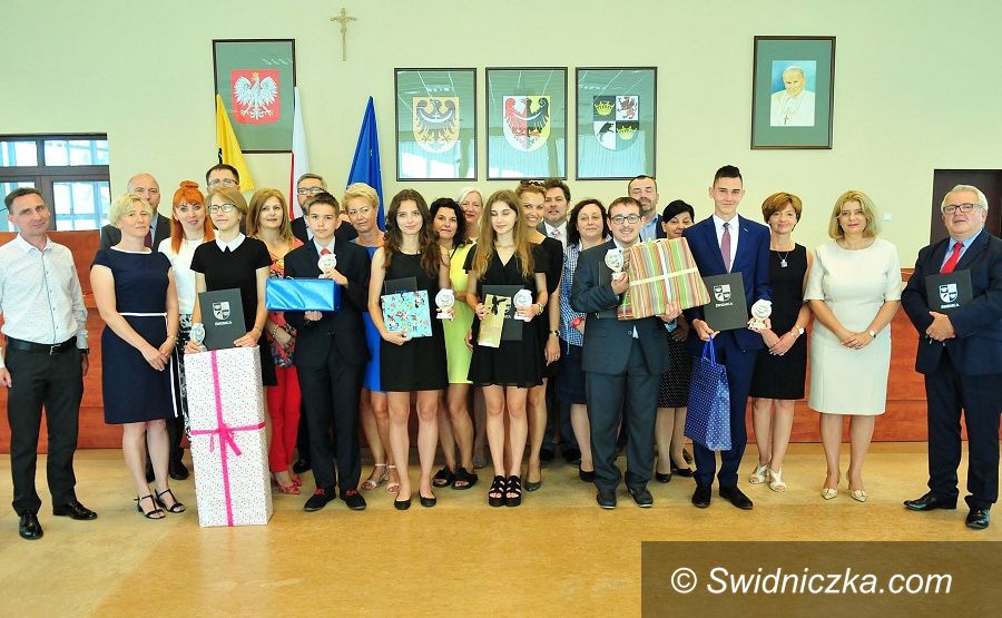 Świdnica: Najlepsi z najlepszych – świdniccy prymusi nagrodzeni