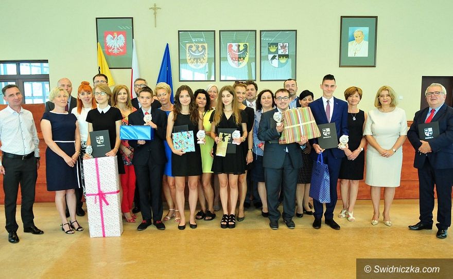 Świdnica: Najlepsi z najlepszych – świdniccy prymusi nagrodzeni