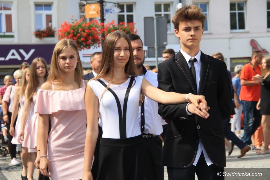 Świebodzice: Polonez Miejski odtańczony
