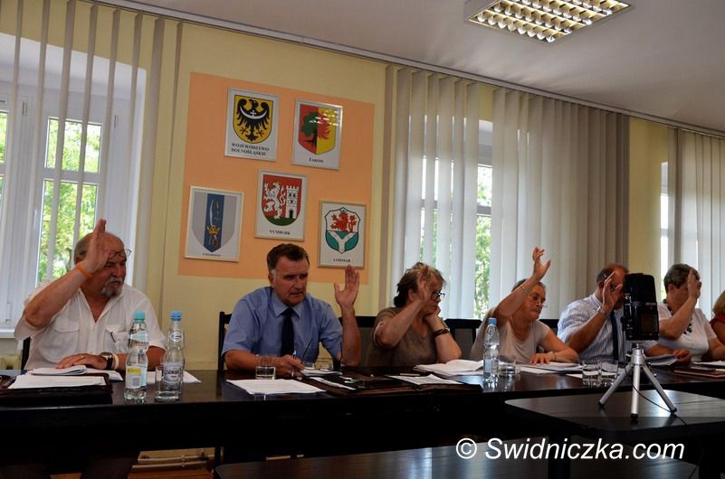Żarów: Burmistrz z absolutorium za dobrze wykonany budżet