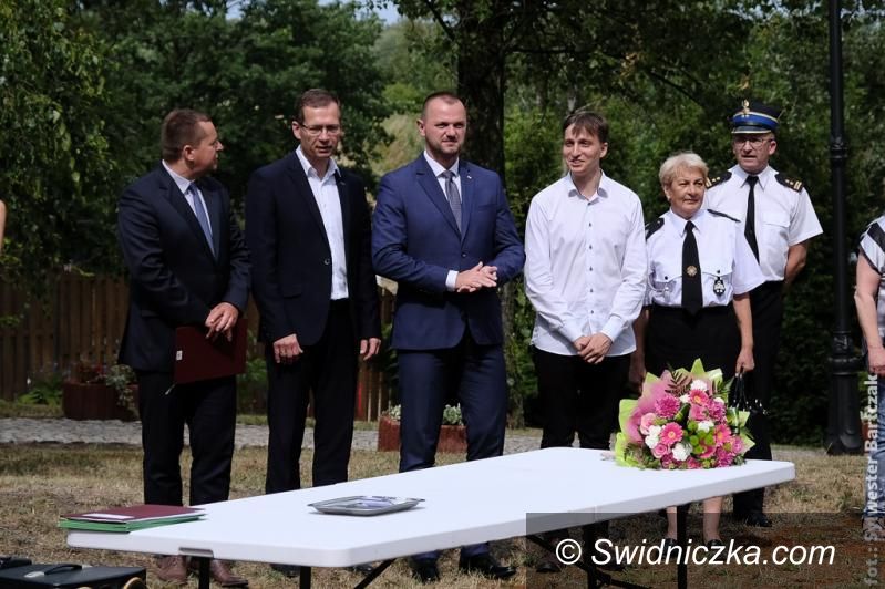 Gmina Jaworzyna Śląska: Specjalistyczny sprzęt ratunkowy trafił do strażaków