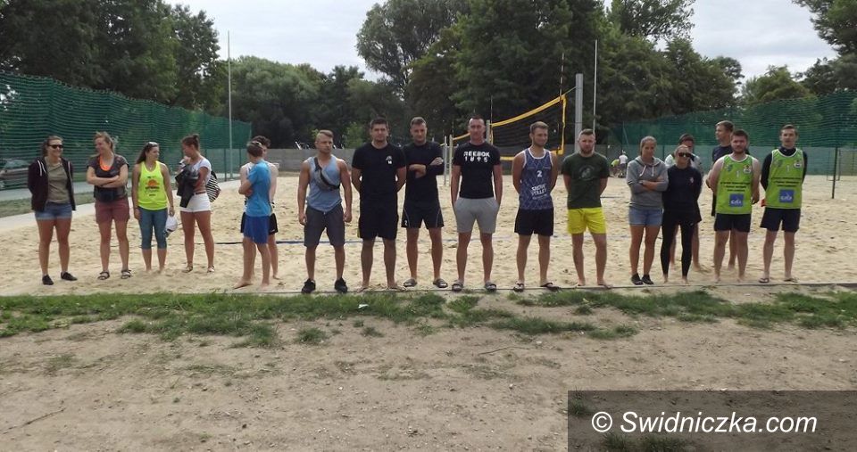 Świdnica: Siatkówka plażowa w modzie