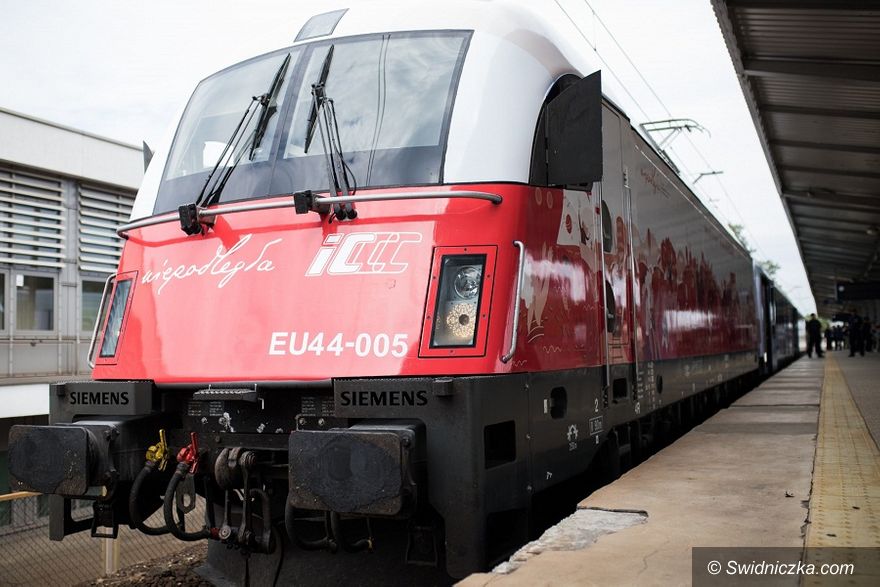 Kraj: Biało–czerwone lokomotywy PKP Intercity już na torach