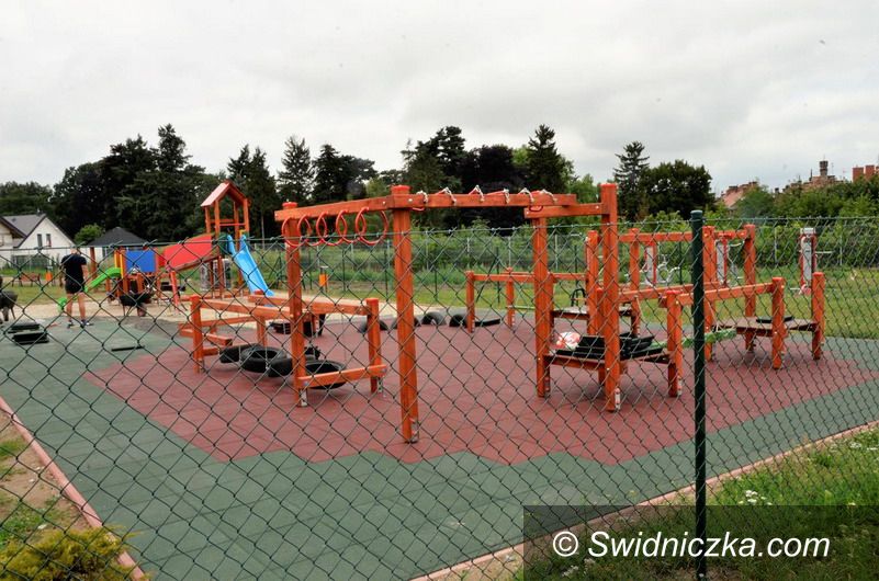 Żarów: Siłownia i nowy plac zabaw prawie gotowe