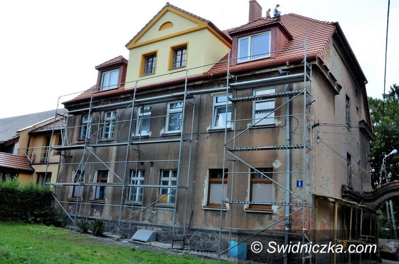 Żarów: Budynki wspólnot mieszkaniowych w remoncie