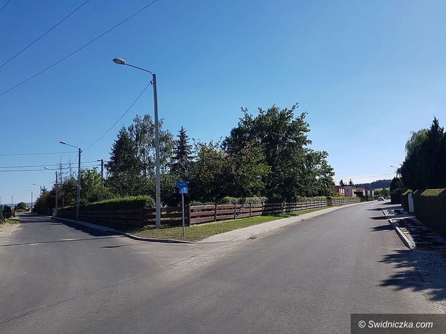 Boleścin: Droga gminna w Boleścinie z nową nawierzchnią