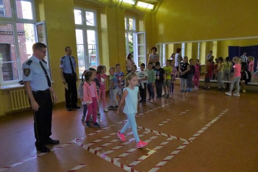 Świdnica: Jak bezpiecznie przejść przez przejście dla pieszych