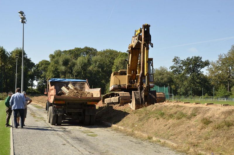 Żarów: Rozpoczynają II etap prac na żarowskim stadionie