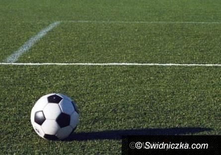 REGION: IV liga piłkarska (grupa zachód): Chrobry powiększa przewagę