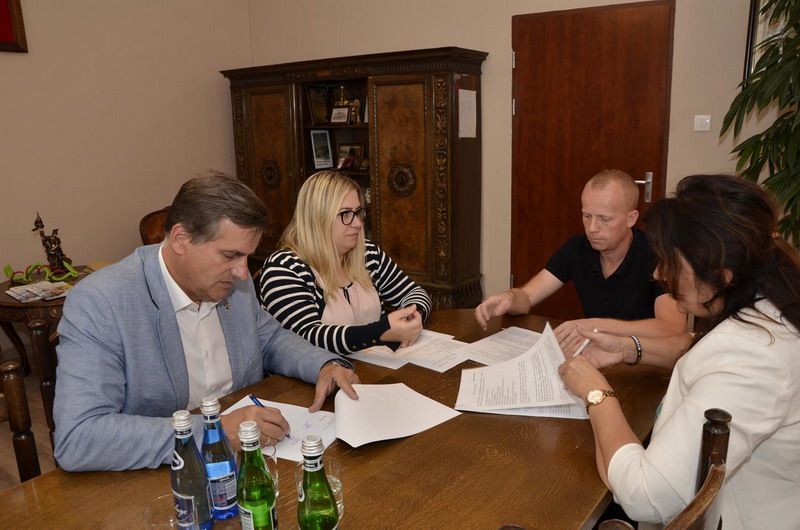 Żarów: Budowa kanalizacji na osiedlu domków jednorodzinnych