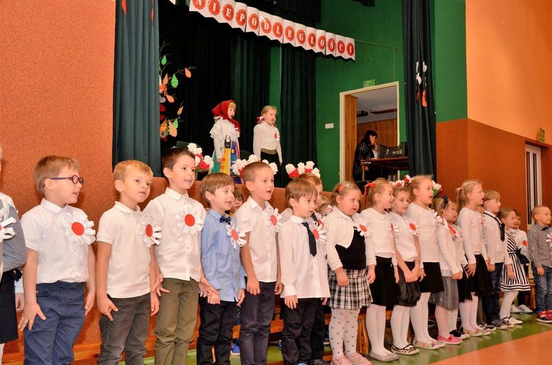 Gmina Żarów: Obchody Święta Niepodległości w SP Żarów i SP Mrowiny