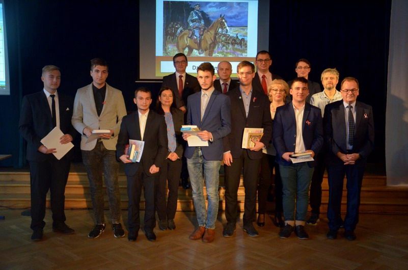 Świdnica: Zmagania młodych historyków w Liceum Skłodowskiej, czyli Powiatowy Konkurs Historyczny „Polska znowu wolna”