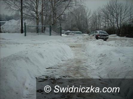 Świdnica/powiat świdnicki: Policja apeluje o ostrożność na drodze