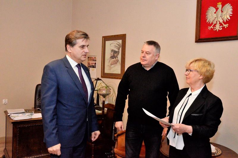 Żarów: Umowy na wsparcie hospicjum i prowadzenie rehabilitacji podpisane