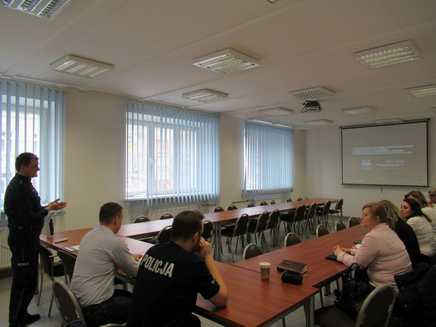 Świdnica: Świdniccy funkcjonariusze spotkali się z przedstawicielami placówek bankowych