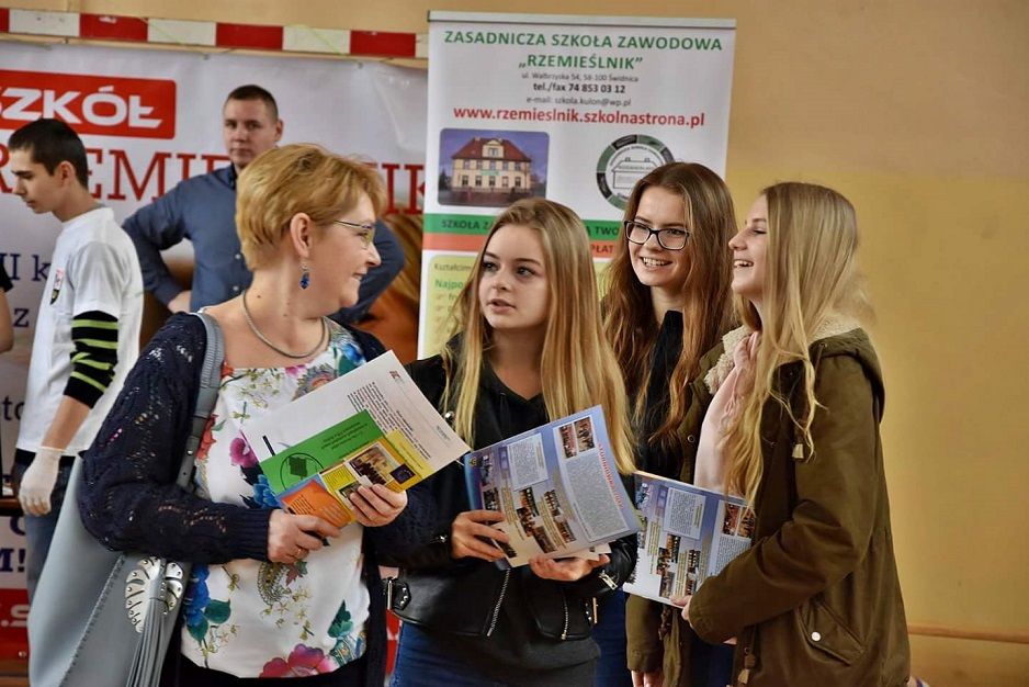 Lutomia Dolna: Zapraszamy na giełdę edukacyjną do Lutomi Dolnej