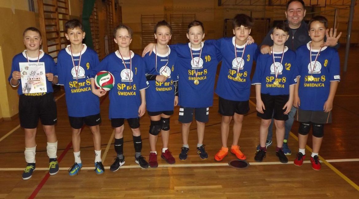 Świdnica: Grali w minisiatkówkę