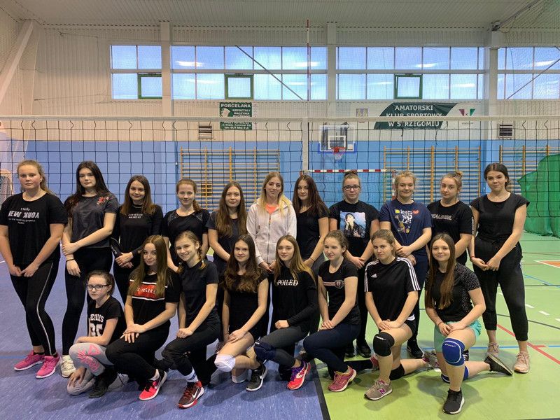Strzegom: Siatkówka dziewcząt w Strzegomiu