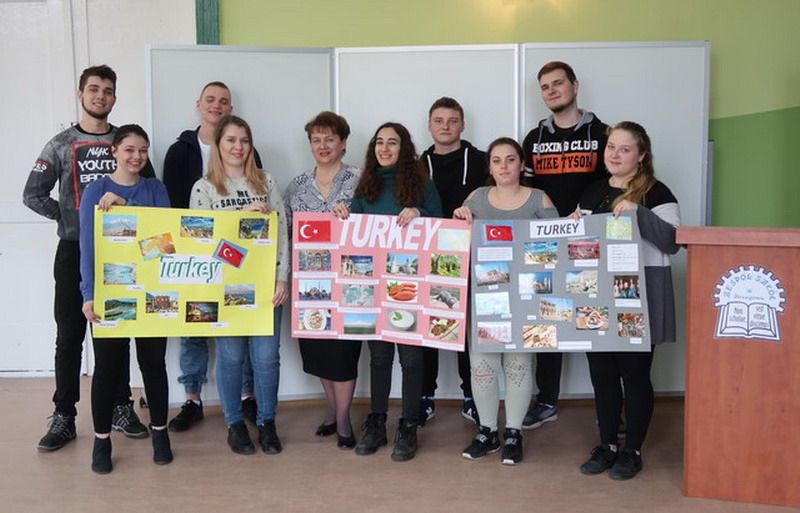 Strzegom: Tygodniowe warsztaty językowe ze studentką z Turcji w Zespole Szkół
