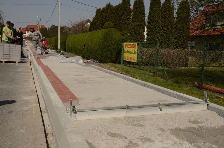 Gmina Żarów: Trwa budowa chodników