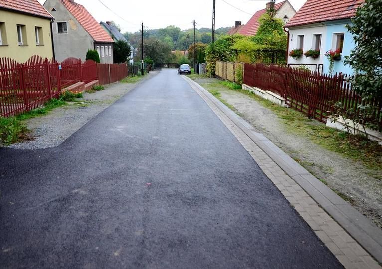 Gmina Żarów: Drogi do remontu