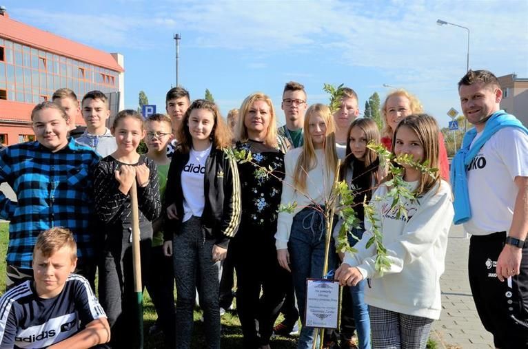 Żarów: Wspólnie sadzili
