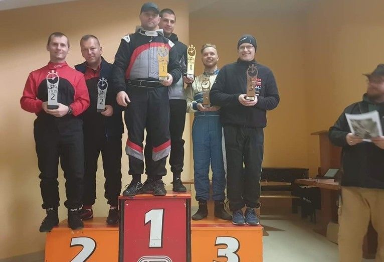 Żarów: Z tytułem