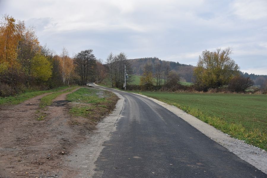 Gmina Świdnica: Asfaltowa nawierzchnia