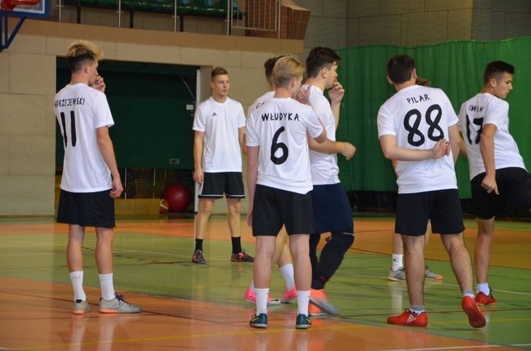 Żarów: Wystartowała liga