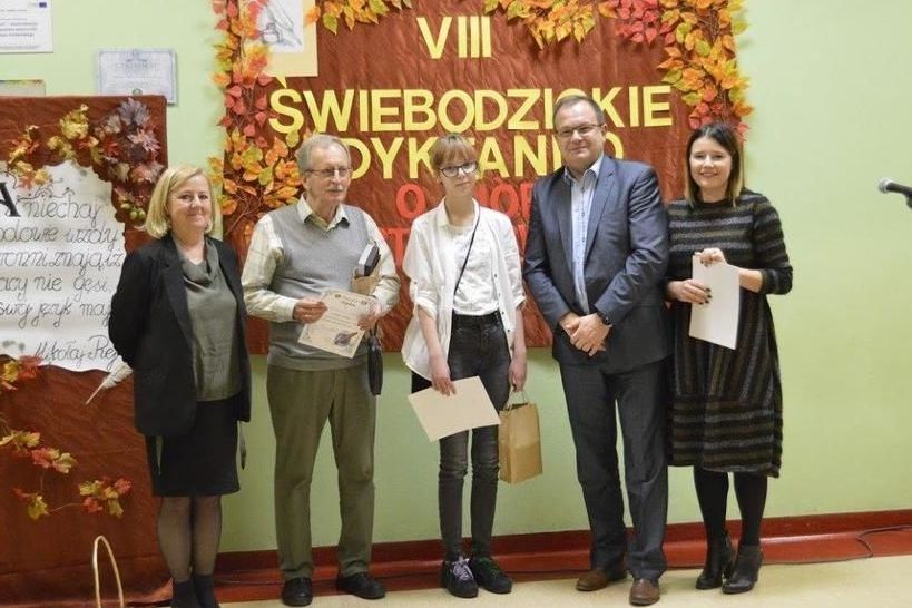 Świebodzice: Dyktando o pióro