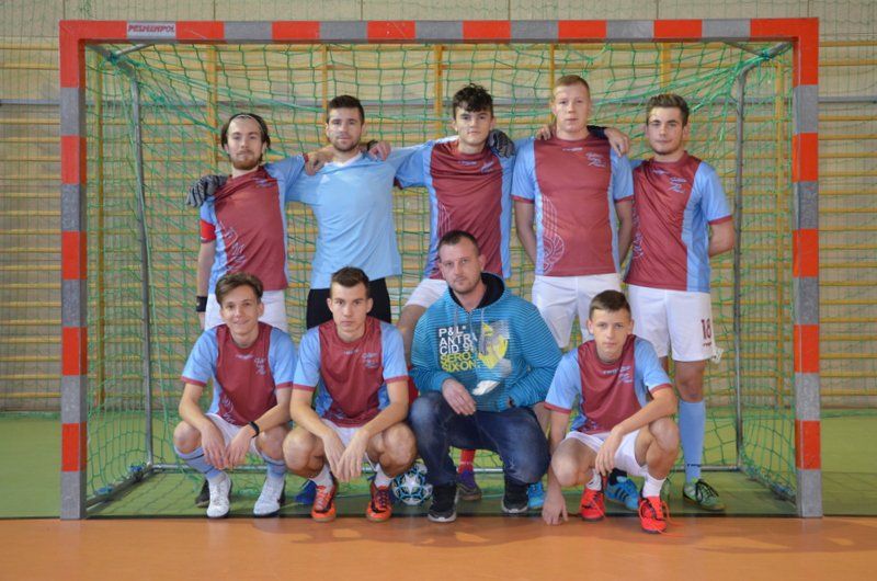 Żarów: Grali w hali