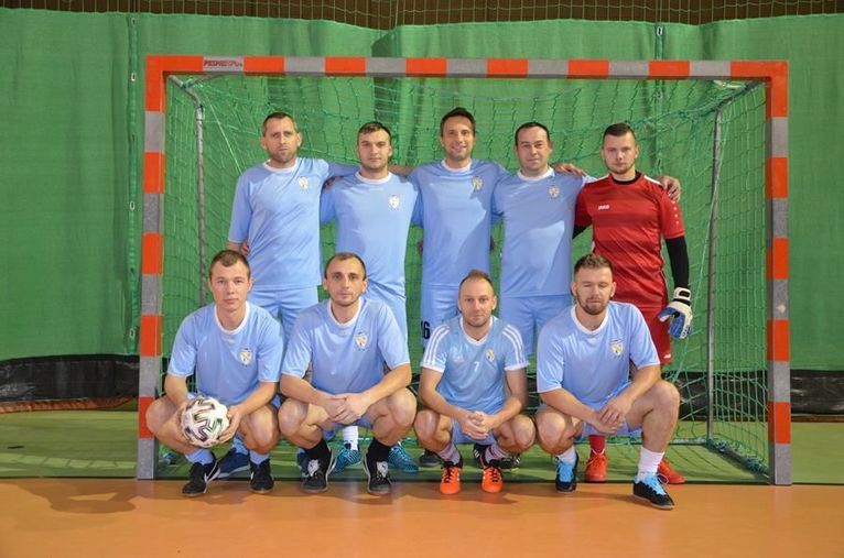 Żarów: Liga na półmetku