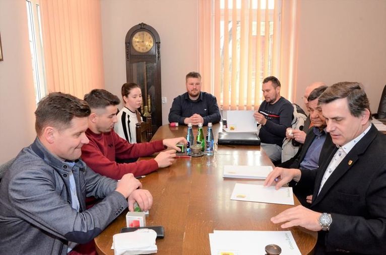 Gmina Żarów: Dotacje dla klubów
