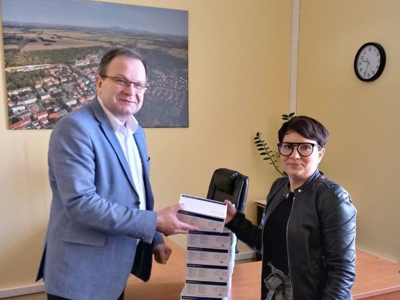 Świebodzice: Maseczki dla szpitala