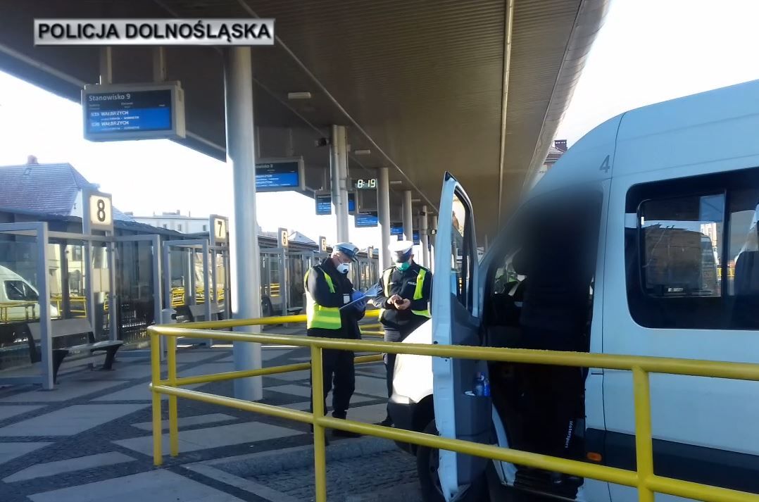 Świdnica/powiat świdnicki: Kontrolują autobusy