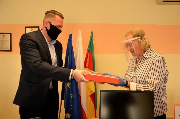 Żarów: Komputery dla uczniów