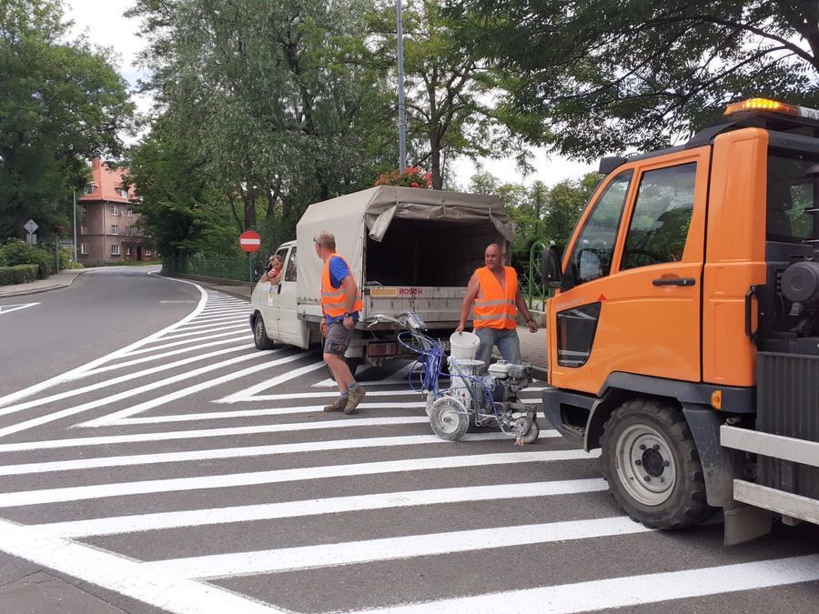 Świebodzice: Odświeżają oznakowanie