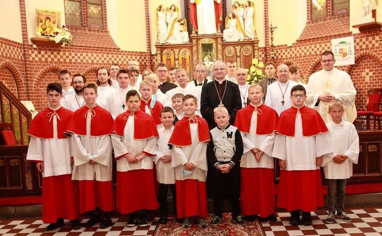 Żarów: Poświęcili ołłtarz