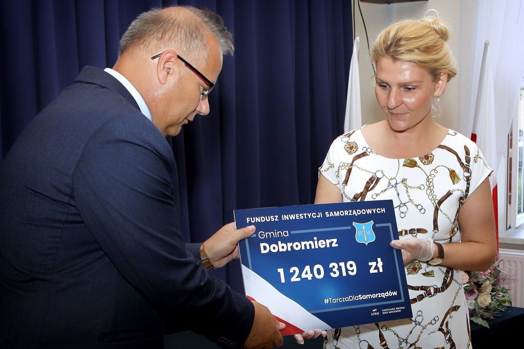 Gmina Dobromierz: Czek dla gminy
