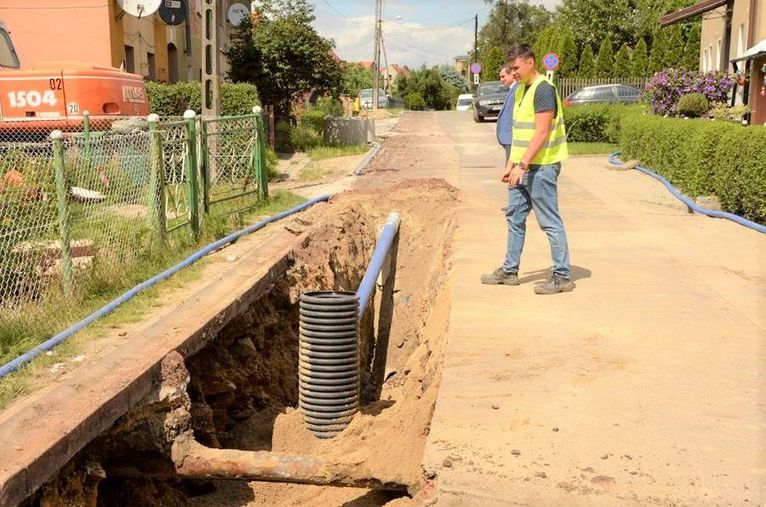 Mrowiny: Kanalizacja na półmetku