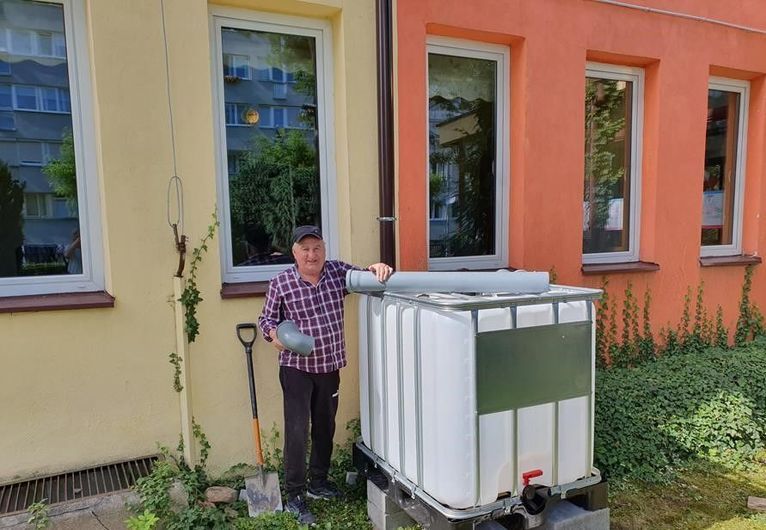 Żarów: Oszczędzają wodę