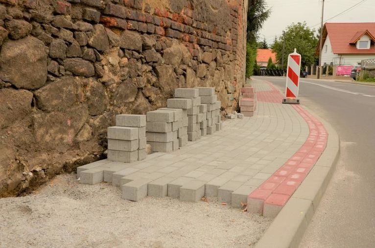 Gmina Żarów: Remonty chodników