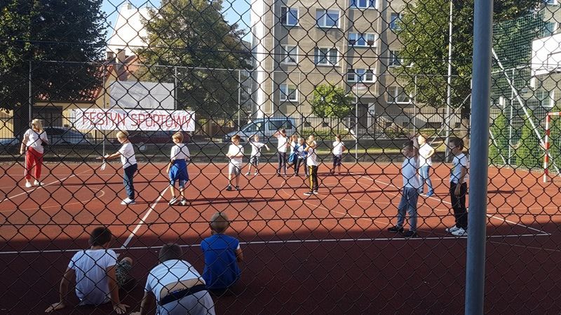 Strzegom: Festyn przy szkole