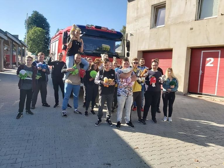 Żarów: Pluszaki dla strażaków